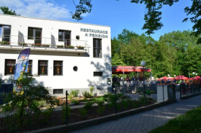 Гостиница Restaurace a penzion Zděná Bouda  Градец-Кралове